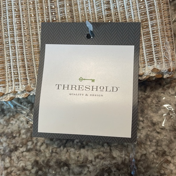 Threshold Table Runner. - Picture 2 of 3